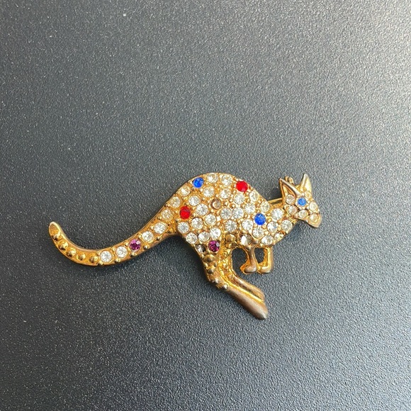 Gold toned and rhinestone studded kangaroo brooch - Picture 1 of 4